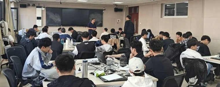 大数据学院正式启动第二期软件技术开发班